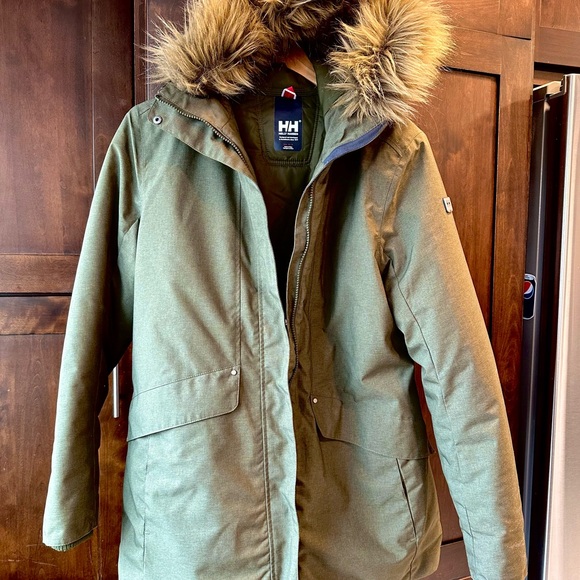 Helly Hansen Women's Parka
Winter Coat - Fur Hood- like new - Picture 4 of 10